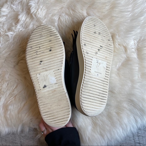 Fringe & Chain leather sneakers - Picture 5 of 6